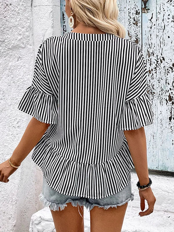 Elodie Gestreifte Stufen-Bluse mit V-Ausschnitt