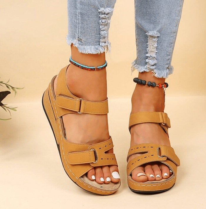 Liv Riemchen-Keilsandalen