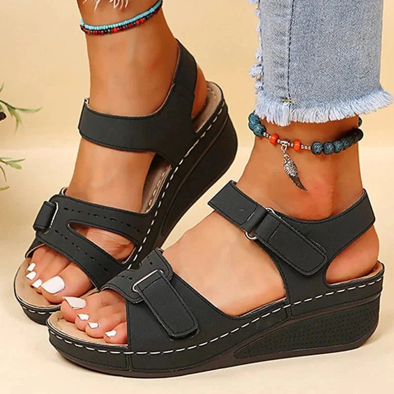Liv Riemchen-Keilsandalen