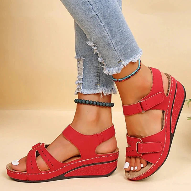 Liv Riemchen-Keilsandalen