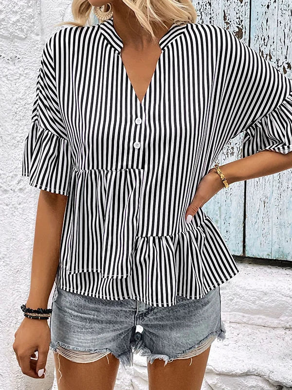 Elodie Gestreifte Stufen-Bluse mit V-Ausschnitt